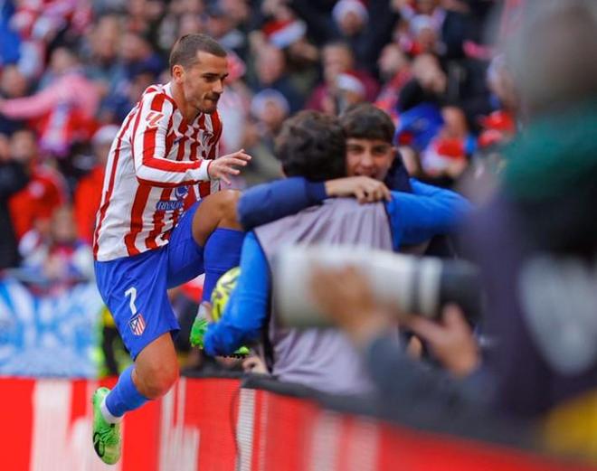 篮球CBA比赛尾声出现争议判罚引热议（CBA赛末争议吹罚掀起热议）