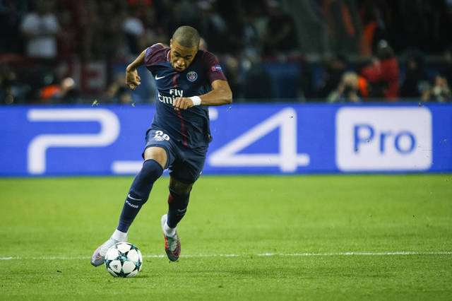 北京男篮在俱乐部杯首战惨败，内线劣势明显，外援表现疲软，青岛男篮以较大优势取胜。（北京男篮俱乐部杯首秀惨败：内线短板暴露、外援乏力，青岛大胜）